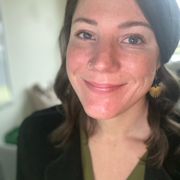 Meet your Posher, Kim - Picture 5 of 6